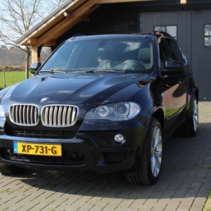 BMW X5 4.8 M **23400 KM collectors condition**
